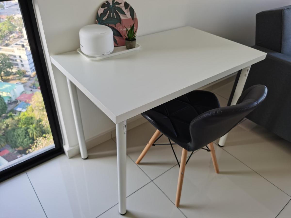 Beacon Exec Suites# Msg Chair#Disney Hotstar George Town Eksteriør billede